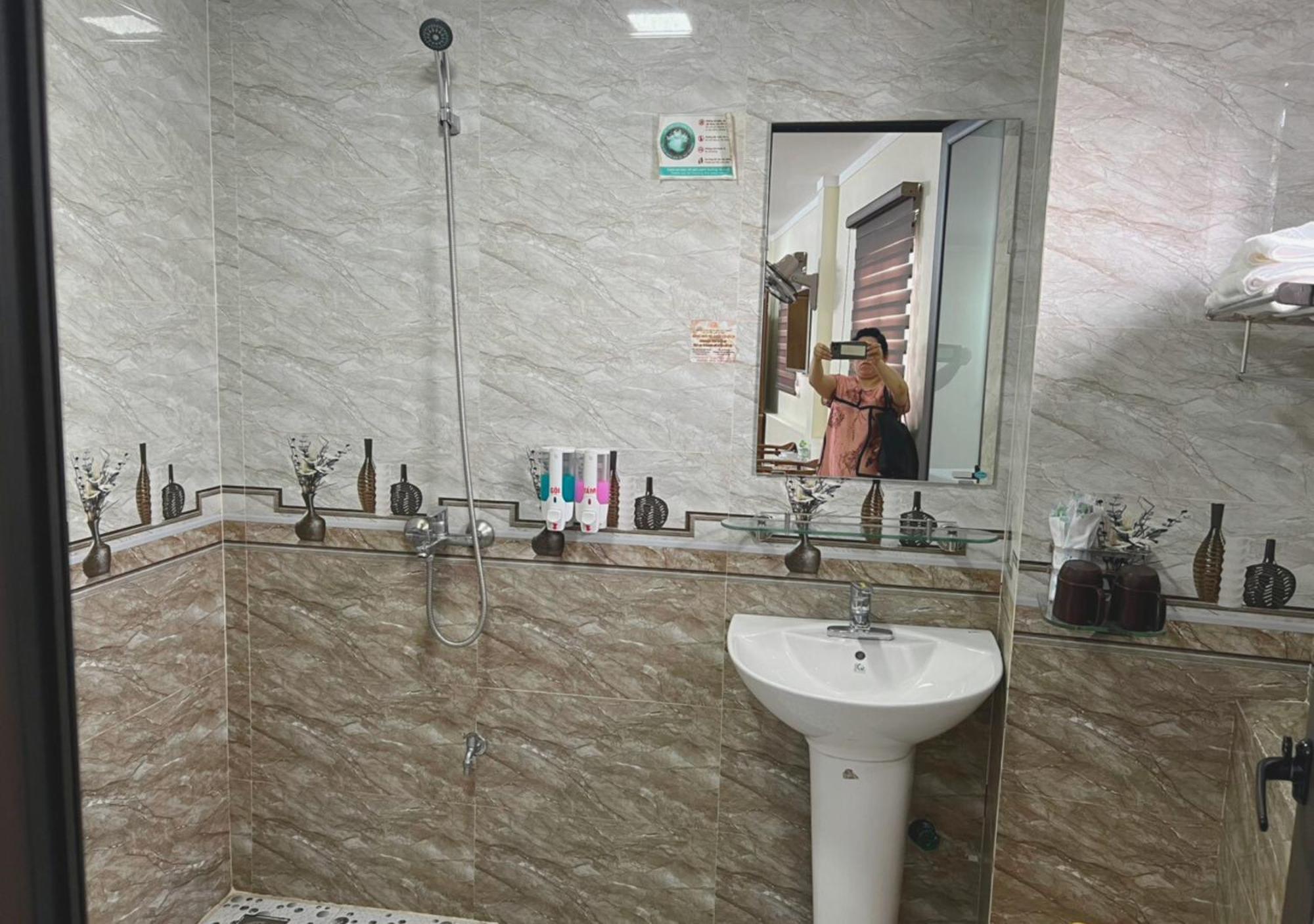 Thu Ha Hotel Uong Bi Luaran gambar
