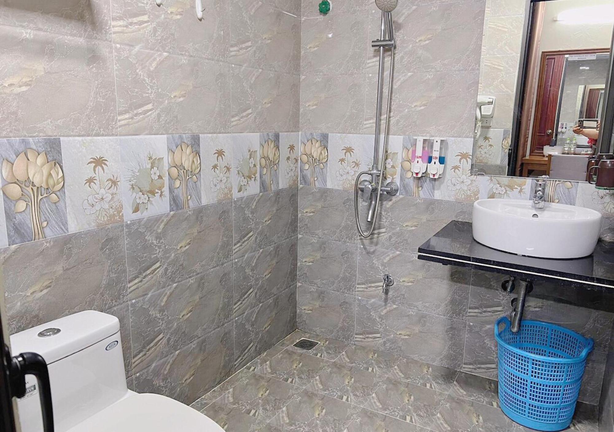 Thu Ha Hotel Uong Bi Luaran gambar